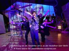 Anton Weil in „Affe“ – Uraufführung mit den Songs von Peter Fox am 23. November 2016 an der Neuköllner Oper Berlin © Frank Wesner