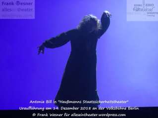 Antonia Bill in "Haußmanns Staatssicherheitstheater" - Uraufführung am 14. Dezember 2018 an der Volksbühne Berlin © Frank Wesner